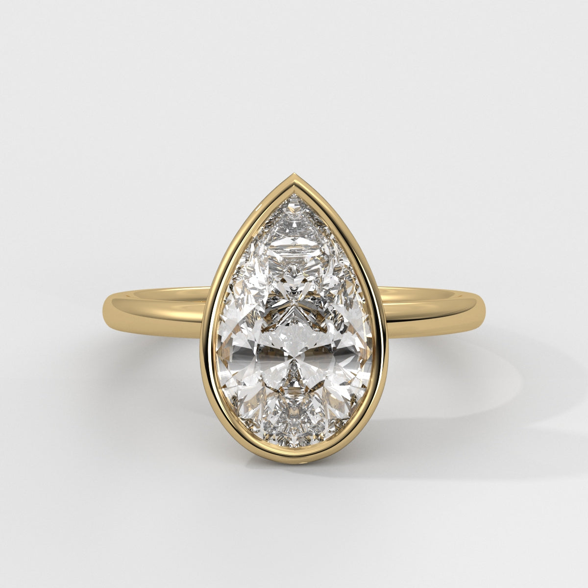 Anillo de Compromiso Solitario Bezel Set Pear