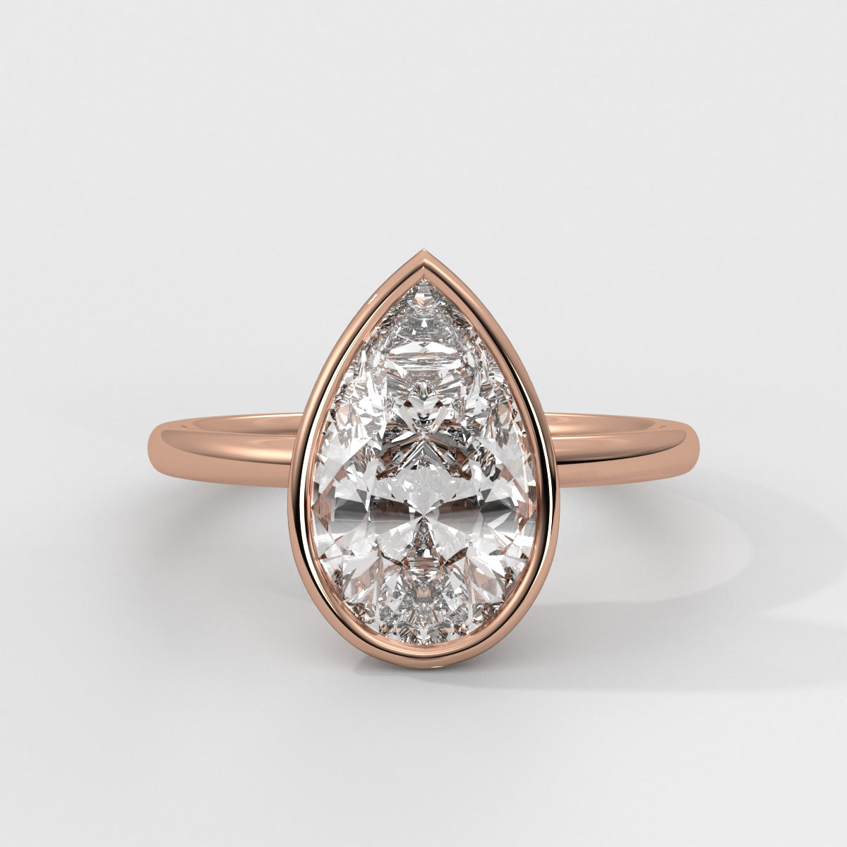 Anillo de Compromiso Solitario Bezel Set Pear