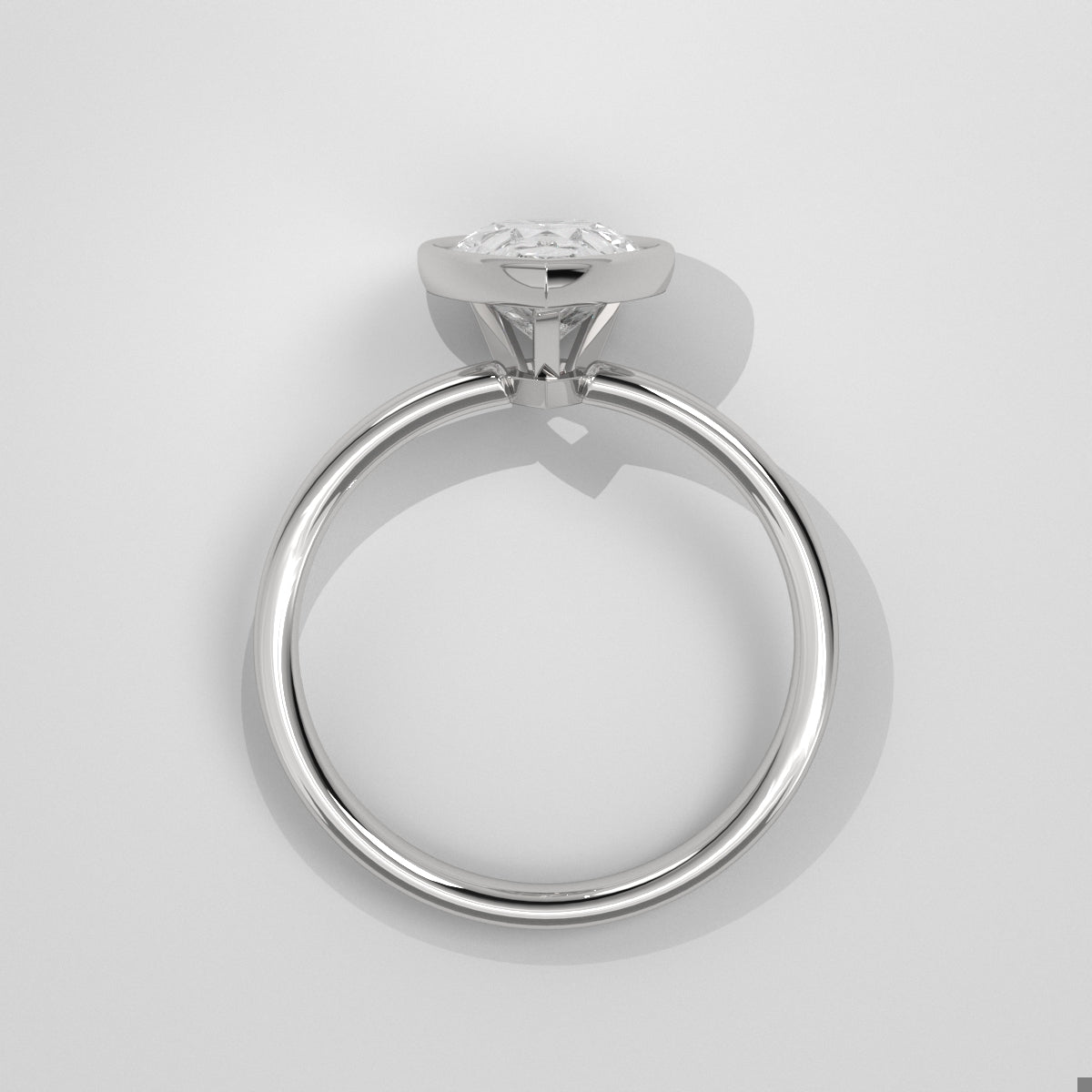 Anillo de Compromiso Solitario Bezel Set Pear