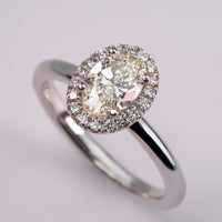 Anillo de Compromiso Halo Oval