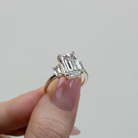 Anillo de Compromiso Three Stone Emerald