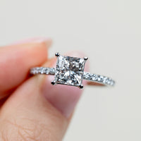 Anillo de Compromiso Sidestones 1.50 mm Princess