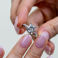 Anillo de Compromiso Sidestones 1.50 mm Princess