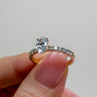 Anillo de Compromiso Sidestones 2.00 mm Oval
