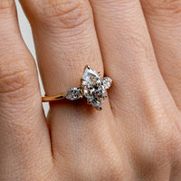 Anillo de Compromiso Sidestones Marquise