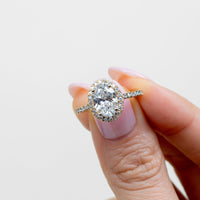 Anillo de Compromiso Halo Oval