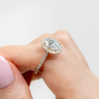 Anillo de Compromiso Halo Oval