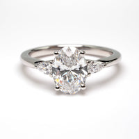Anillo de Compromiso Sidestones Oval