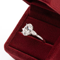Anillo de Compromiso Sidestones Oval