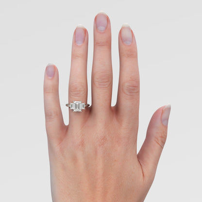 Anillo de Compromiso Three Stone Emerald