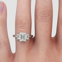Anillo de Compromiso Three Stone Emerald