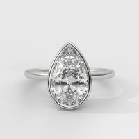 Anillo de Compromiso Solitario Bezel Set Pear