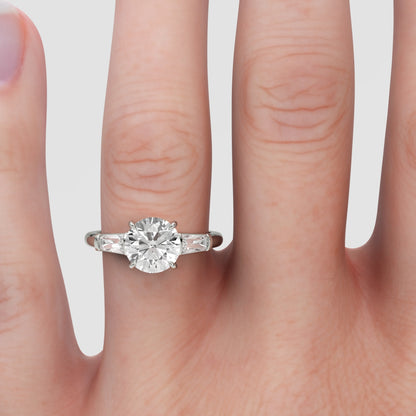 Anillo de Compromiso Baguette Sidestones Round